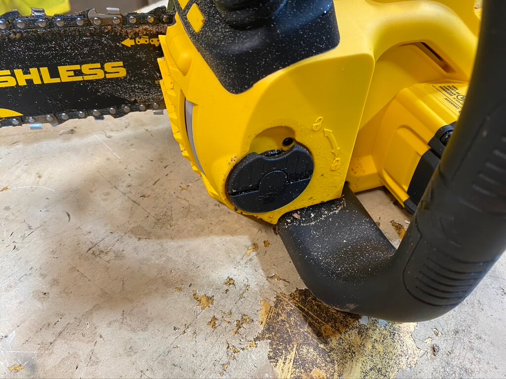 DeWALT Battery Powered Chainsaw - Review