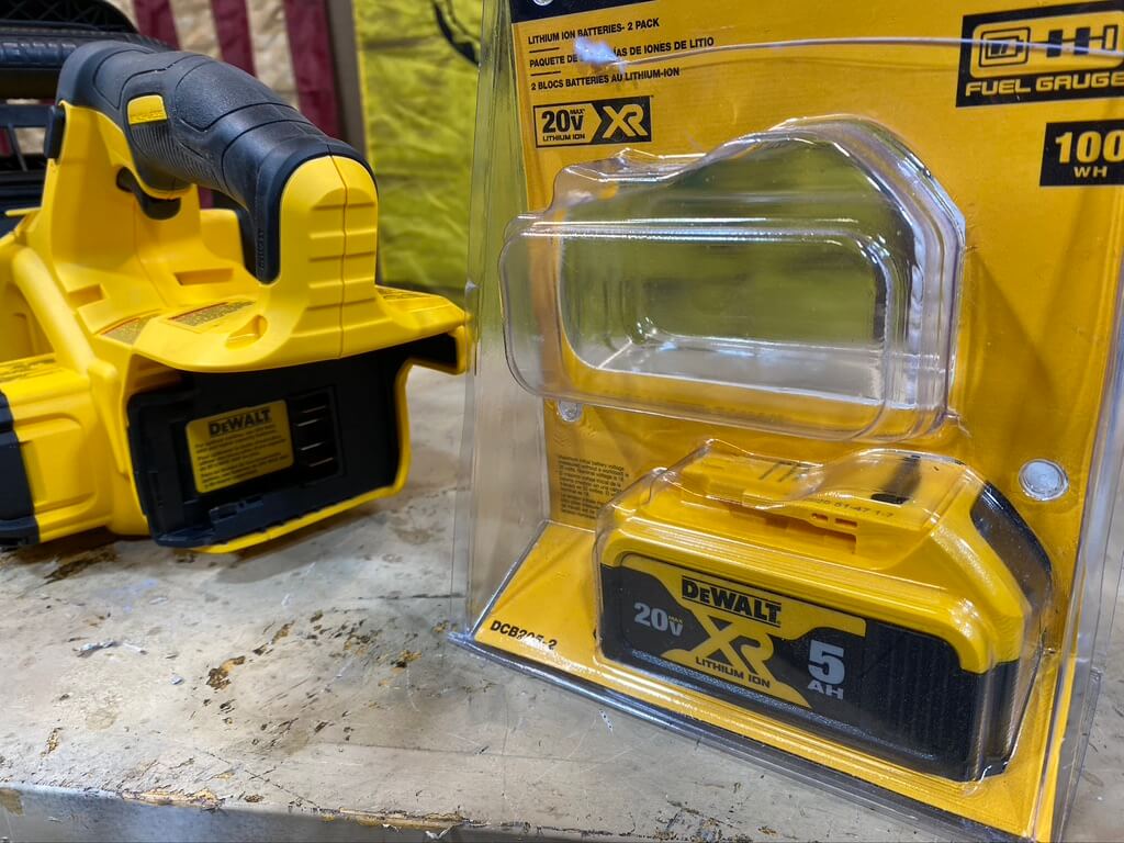 DeWALT Battery Powered Chainsaw - Review