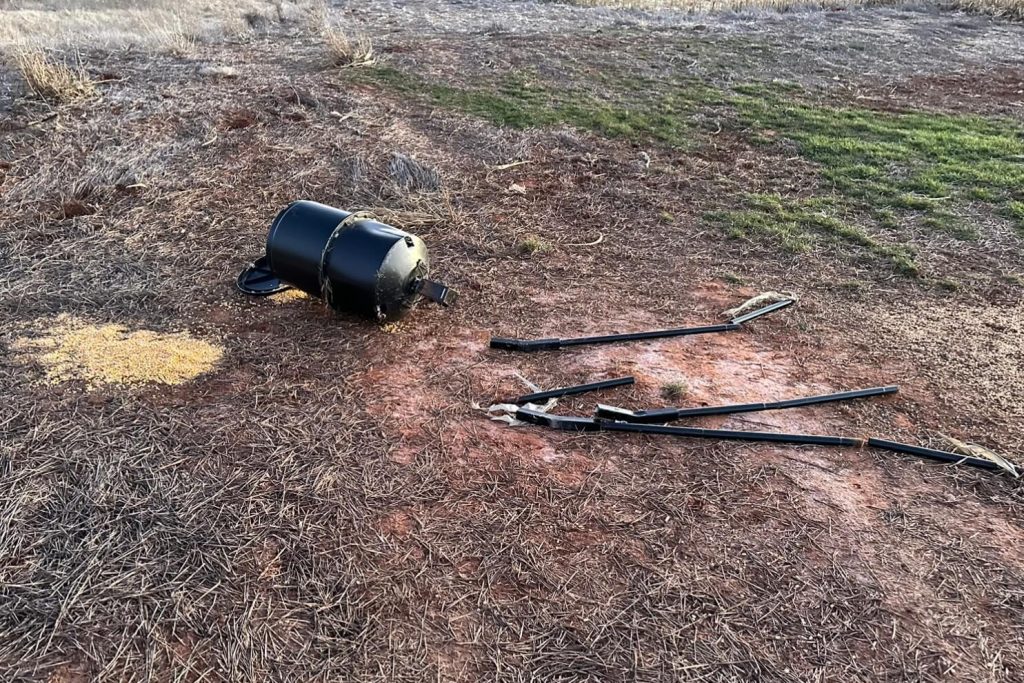 70mph winds wrecking the corn feeder