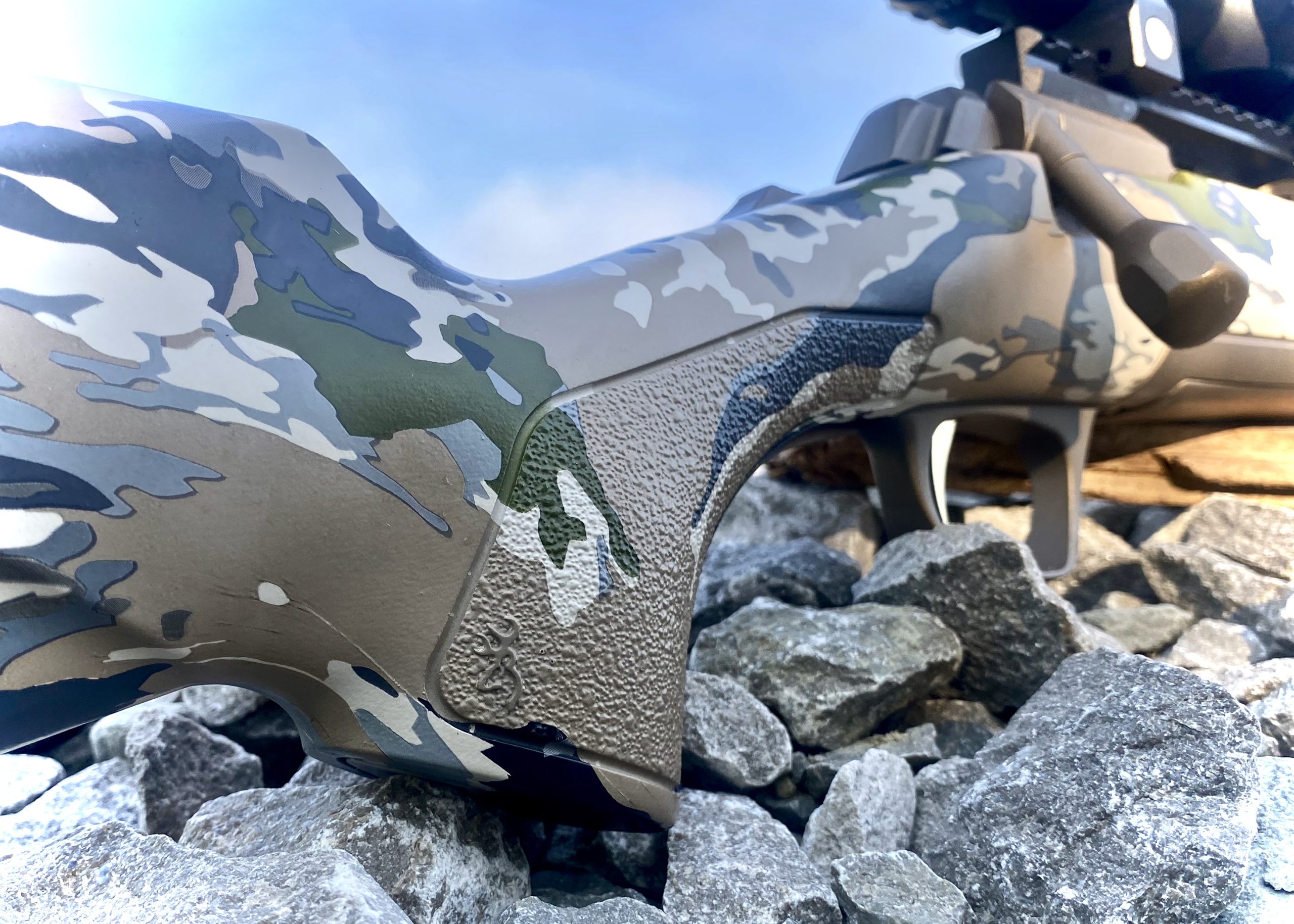 SR's camouflaged pattern and textured grip make it blend right into the rocks it is propped on