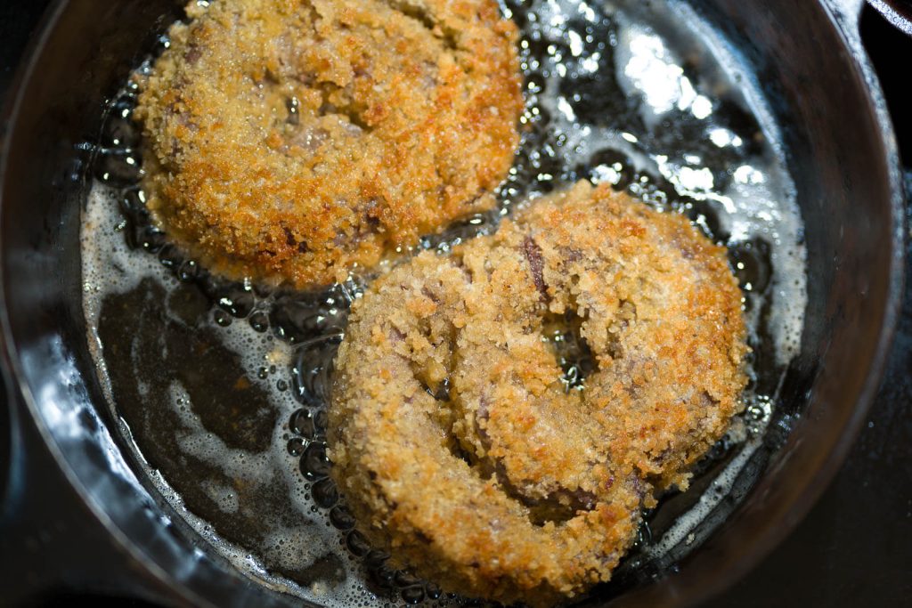 Fried elk heart in a cast-iron pan